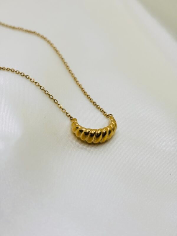 TWIST CURVE NECKCHAIN