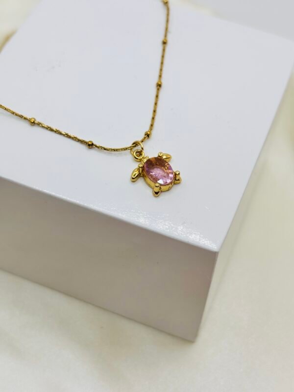 BLUSH TURTLE NECKCHAIN