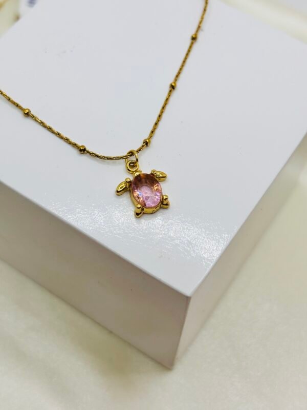 BLUSH TURTLE NECKCHAIN - Image 2