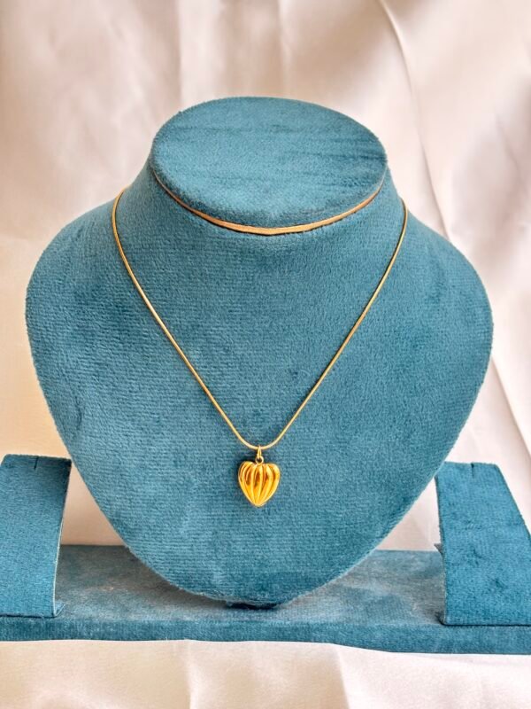 GOLDEN CAGE HEART