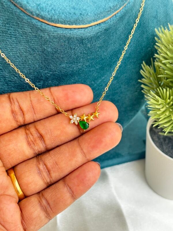 EMERALD BLOOM NECKCHAIN