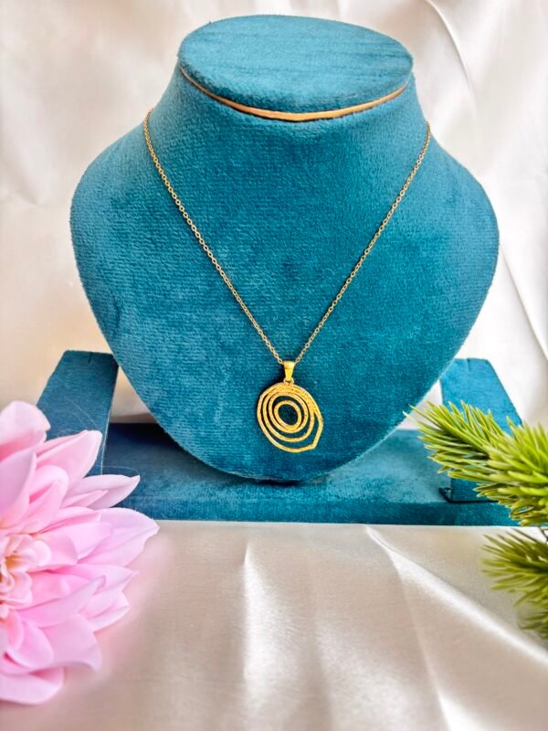 MULTI GOLDEN ORBIT NECKCHAIN