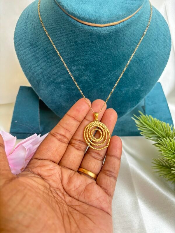MULTI GOLDEN ORBIT NECKCHAIN - Image 2